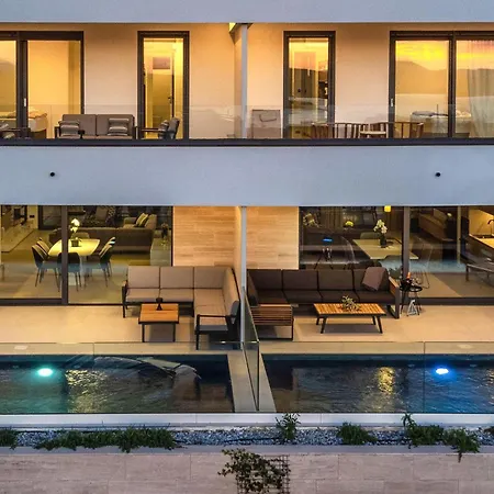 Hills With Pool 2 Ferienhaus *