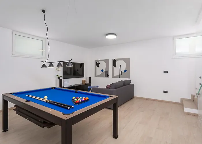 Сasa de vacaciones Hills With Pool 2 *