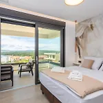 Holiday home Hills With Pool 2