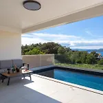 Hills With Pool 2 Holiday home *