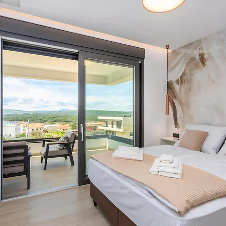 Holiday home Hills With Pool 2
