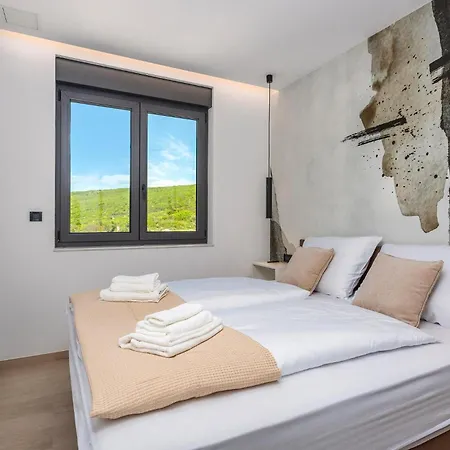 Holiday home Hills With Pool 2 *