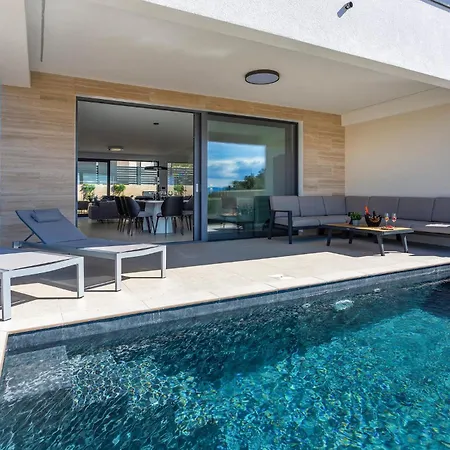 Holiday home Hills With Pool 2