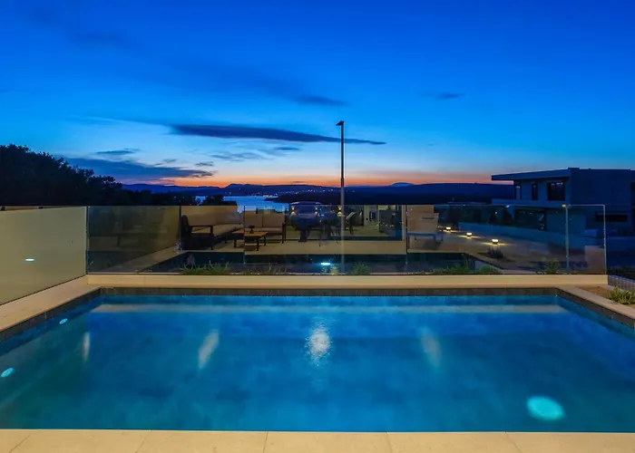 Hills With Pool 2 Semesterbostad Punat