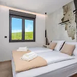 Semesterbostad Hills With Pool 2 *